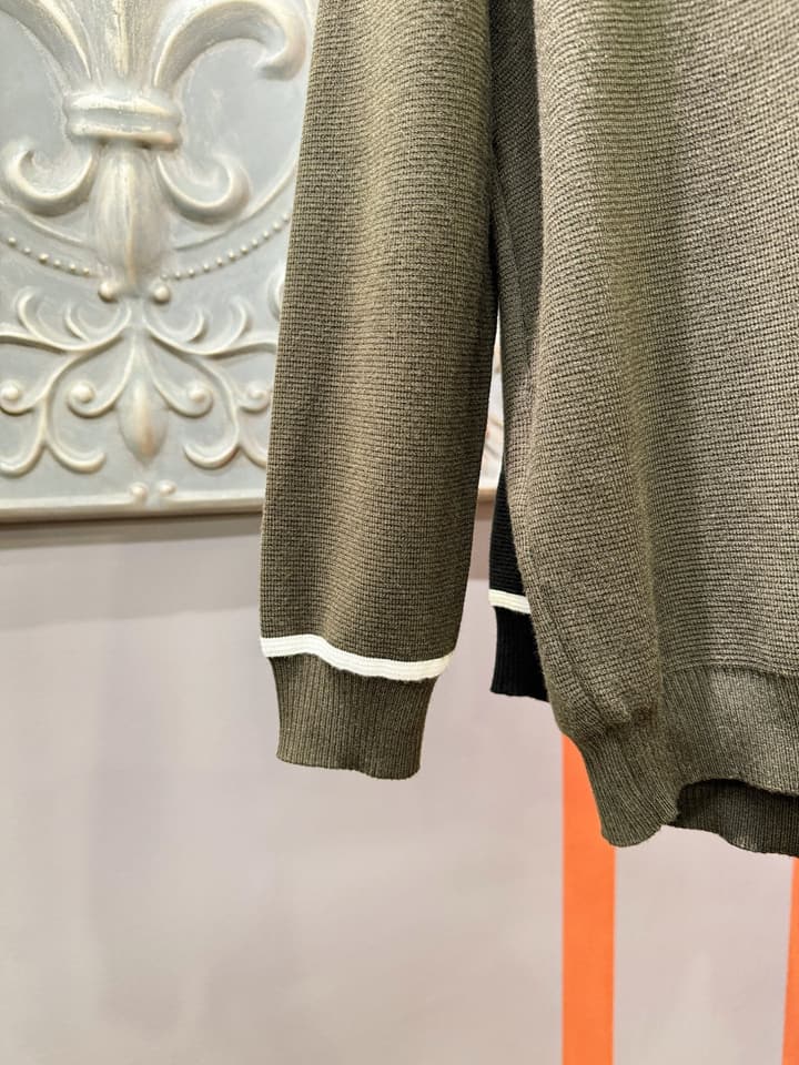 Loro Piana 2025 Knit Sweater with Chest Logo – Autumn/Winter Collection in White With Black Tipping