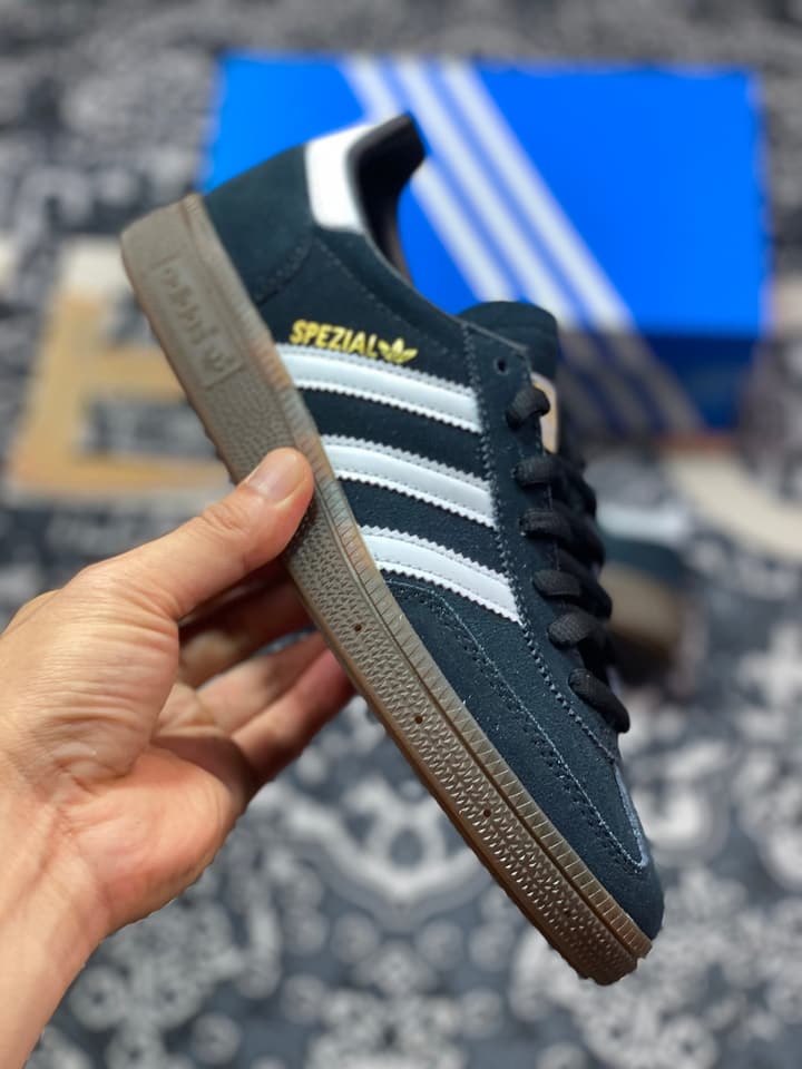 Adidas Originals Samba Handball Spezial Sneakers in Black/White