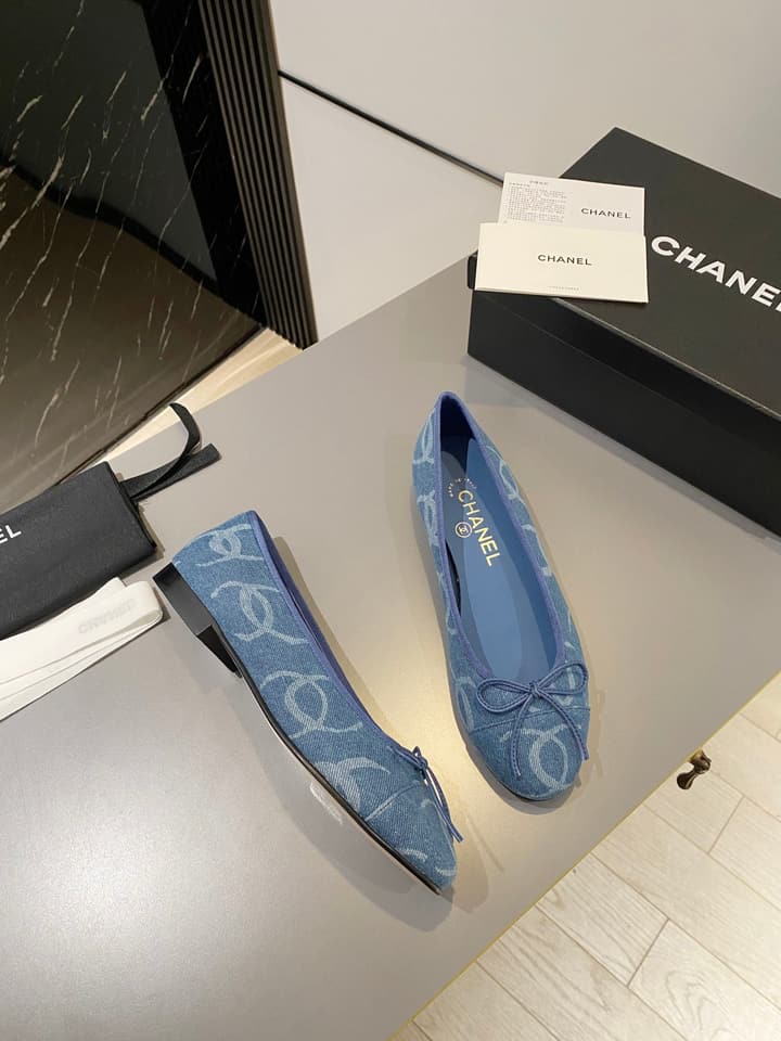 Chanel Classic Ballet Flats in Fuchsia Embossed