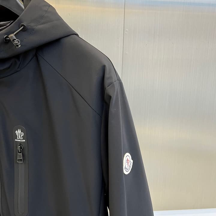 Moncler 2025FW Lightweight Hooded Jacket in Classic Black