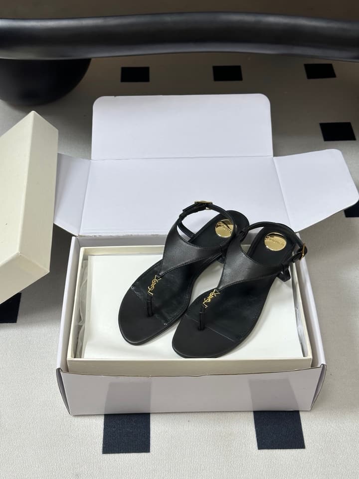 Saint Laurent Classic YSL Logo Flat Sandals – Spring/Summer Collection – 26S in Black