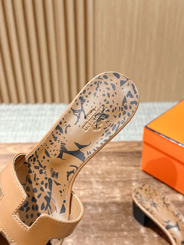 Hermès Classic H-Logo Chunky Heel Sandals in Black Leather