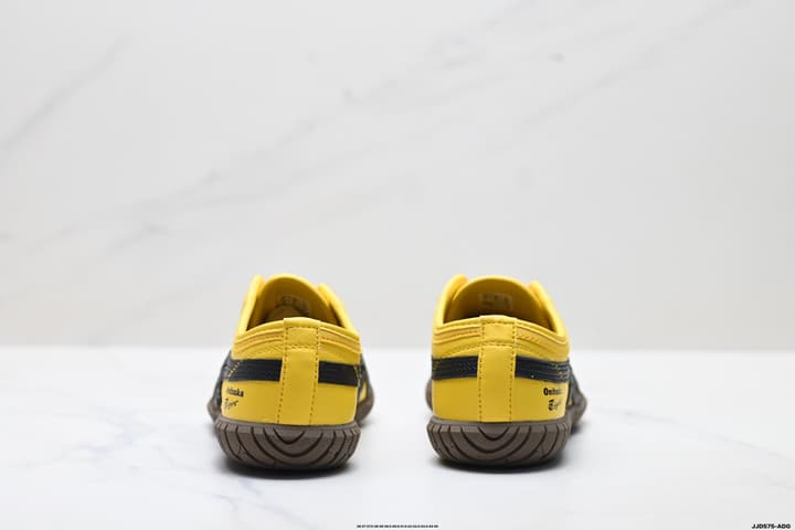 Onitsuka Tiger TSUNAHIKI Slip-On Casual Sneakers in Cream With Navy Stripes