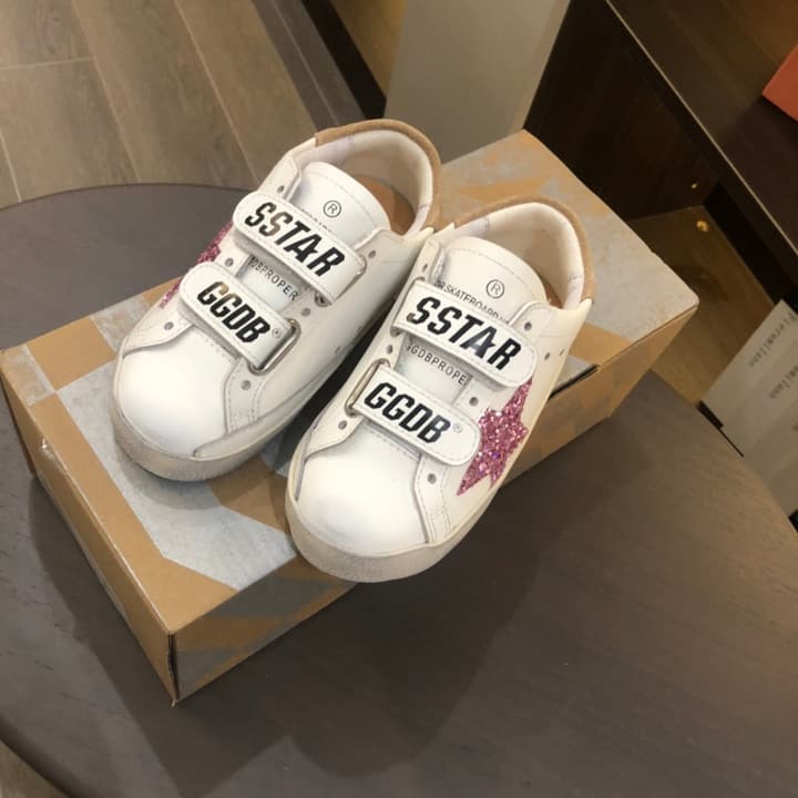 Golden Goose Kids Distressed Sneakers – Kids Collection in White With Black Heel And Grey Star
