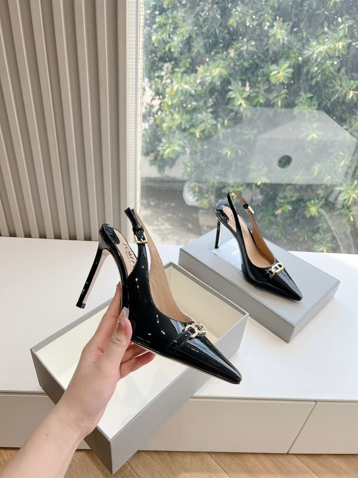 TOM FORD Pointed Toe High Heels – 2024 Autumn/Winter Collection in Crisp Black Patent