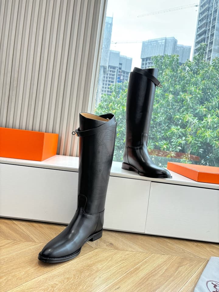 Hermès Classic Knee-High Boots – 2025FW in Assorted Buckle Riding Boots Display