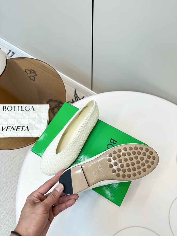 Bottega Veneta 2025 Woven Flat Shoes in Dark Brown