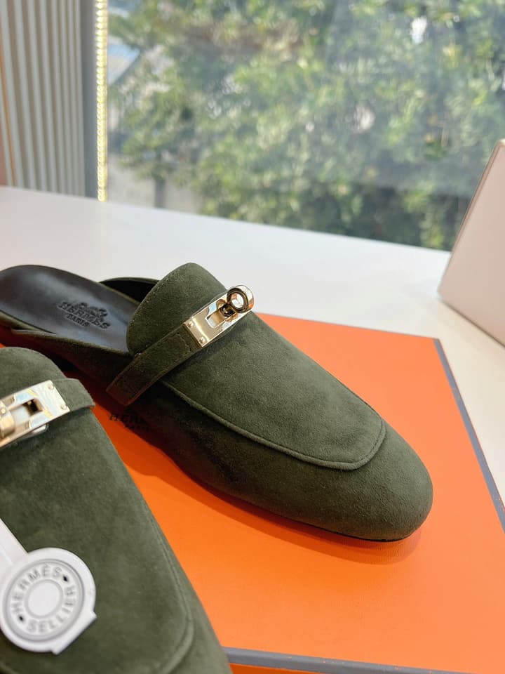 Hermès Mules Loafers – 2025 Spring/Autumn Collection in Dark Green Suede