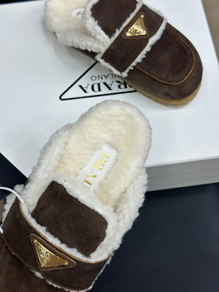 Prada FW24 Suede Fur Slippers – FW24 in Beige Suede