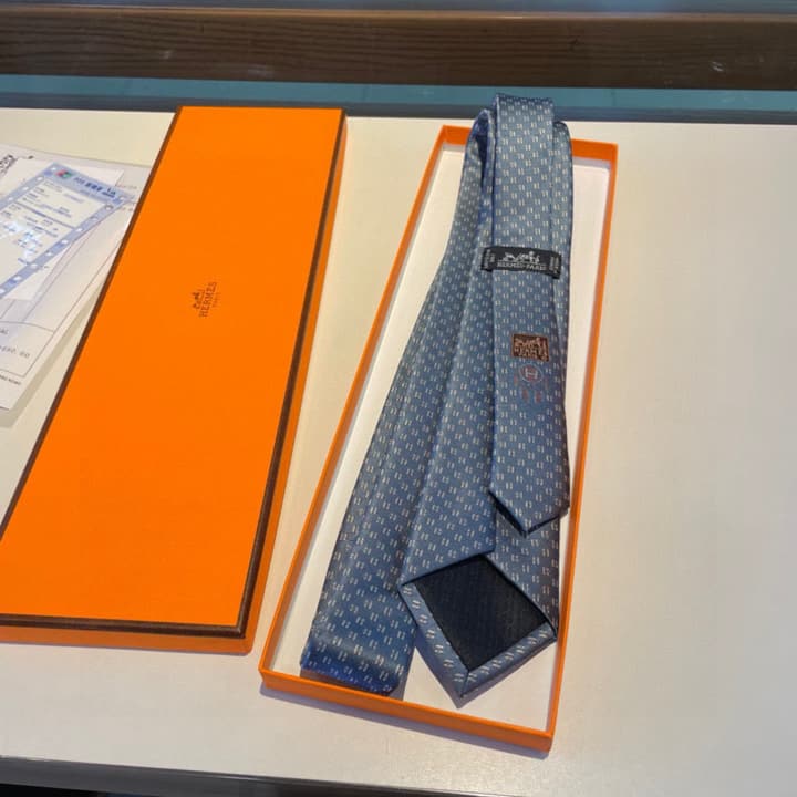Hermès H-Letter Men's Silk Tie Series in Burgundy Microdot
