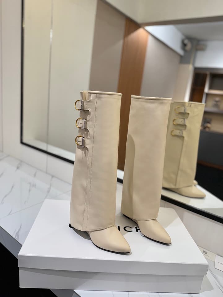 Givenchy Lock Detail Knee-High Boots – 2024 Spring/Summer Collection in Black
