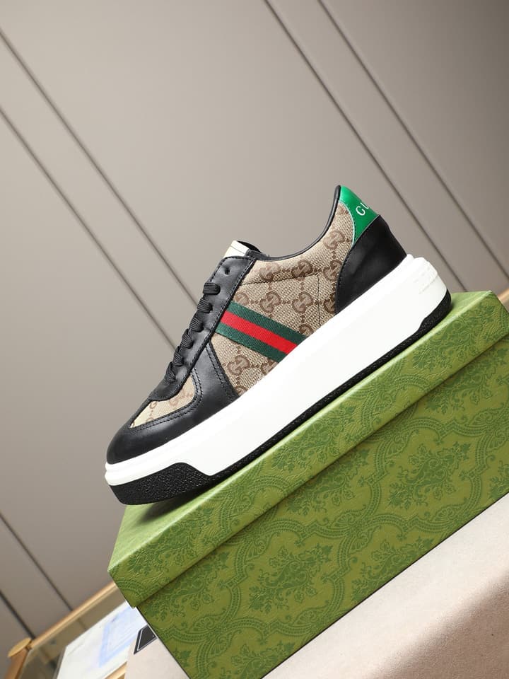 Gucci Men's Calfskin Fashion Loafers in Black Leather And Monogram Canvas
