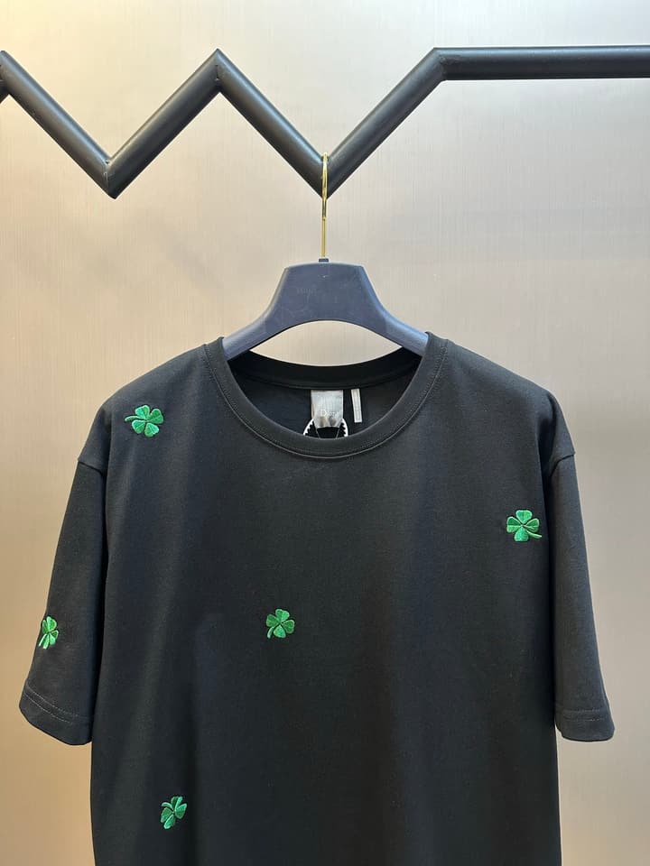 Dior Clover Embroidery Short-Sleeve T-Shirt in Black
