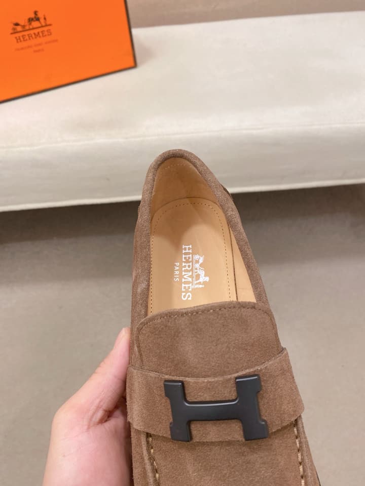 Hermès Business Casual Leather Loafers in Black Leather