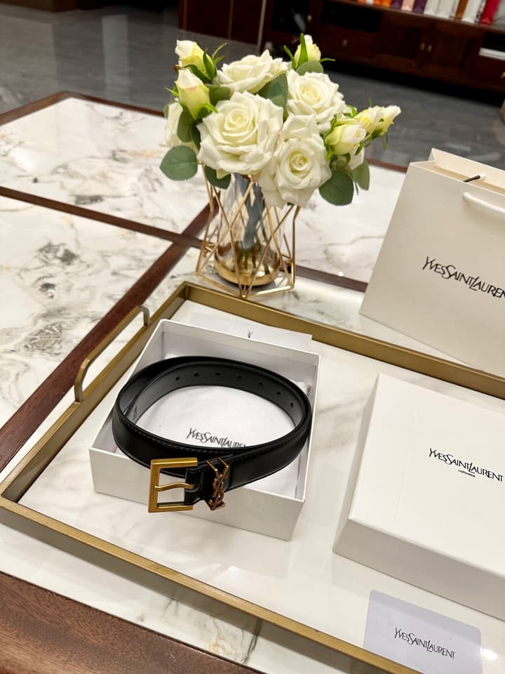 Saint Laurent Classic Leather Belt – 2.5cm in Black Leather With Gold Buckle