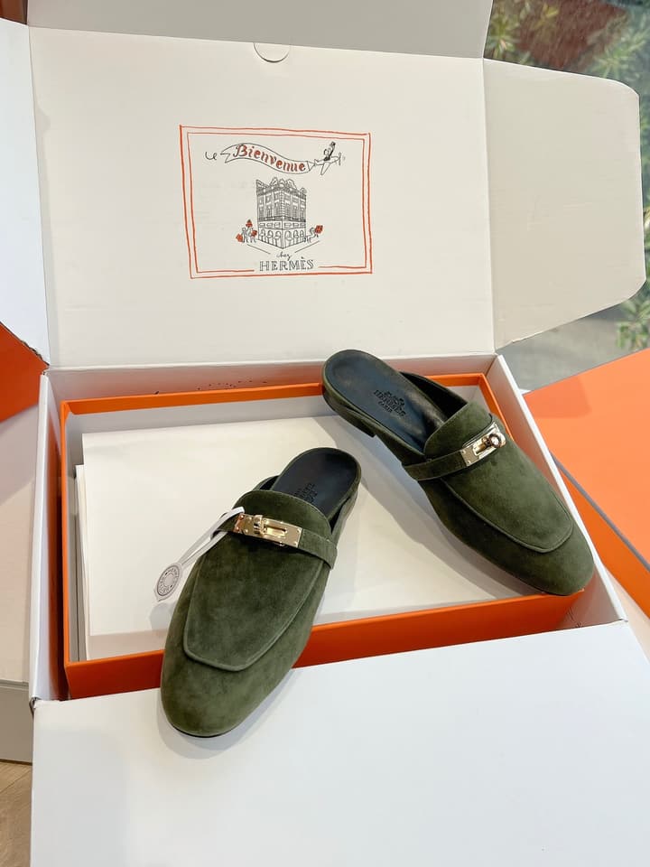Hermès Mules Loafers – 2025 Spring/Autumn Collection in Dark Green Suede