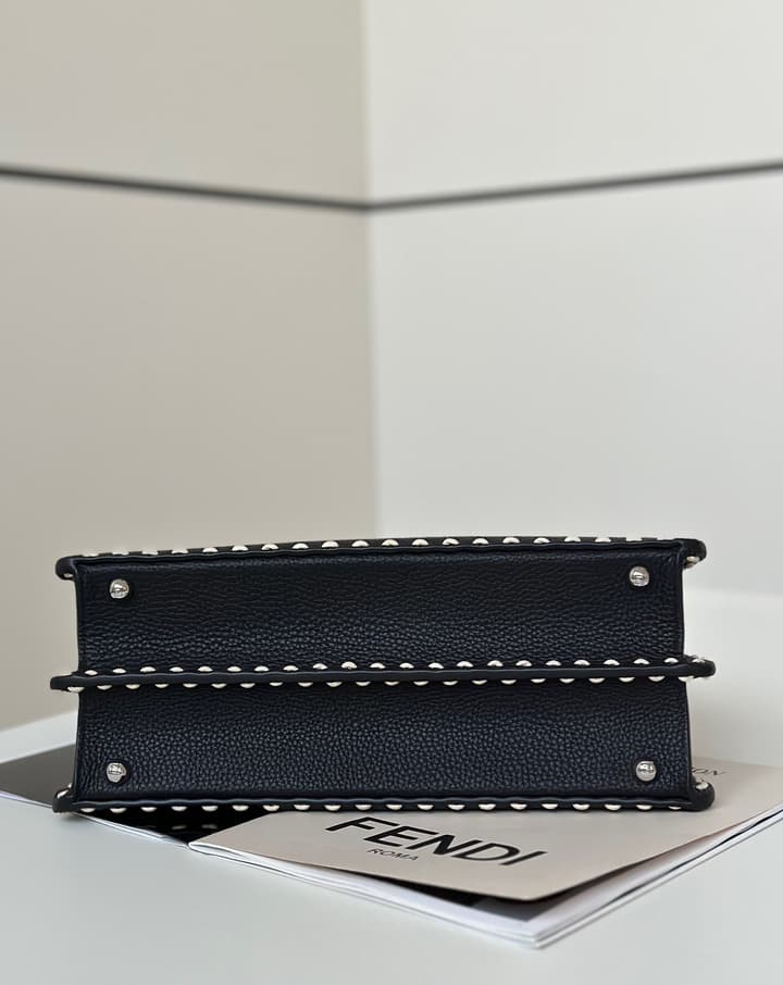 Fendi Peekaboo Medium Handbag in Black Leather With Contrast Stitching And Snakeskin Handle