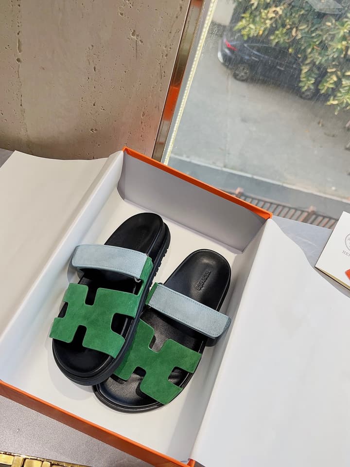Hermès Pig Nose Thong Sandals – 2024 Spring/Summer Collection in Black