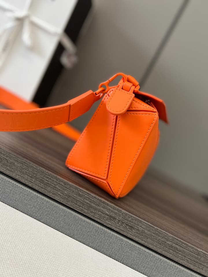 Loewe Puzzle Bag in Black