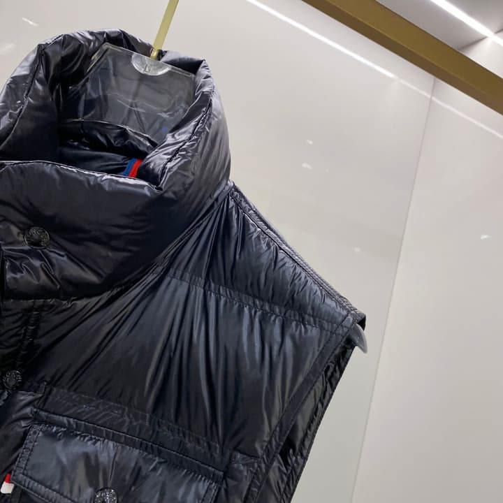 Moncler Goose Down Puffer Jacket – 2025FW in Deep Navy Vest