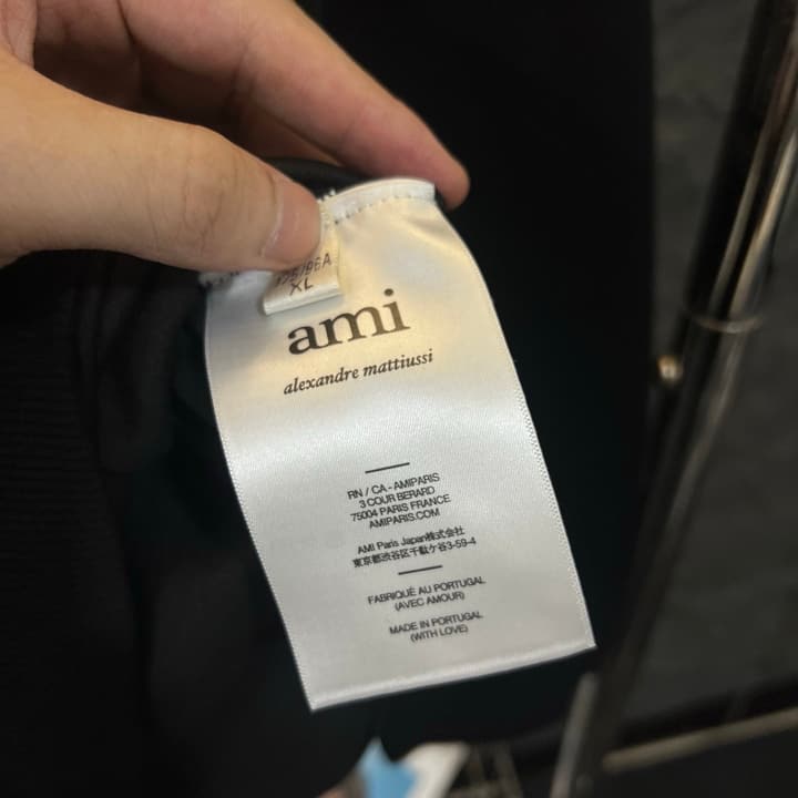 AMI Paris Heart Logo Embroidered Crewneck Sweatshirt – 25SS in Black