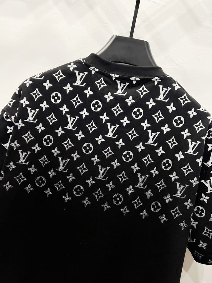 Louis Vuitton Gradient Monogram T-Shirt – 2025 Summer Collection in Black Bottom Gradient Monogram