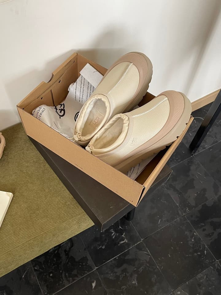UGG Tasman Low-Top Leather Slippers in Black And Beige