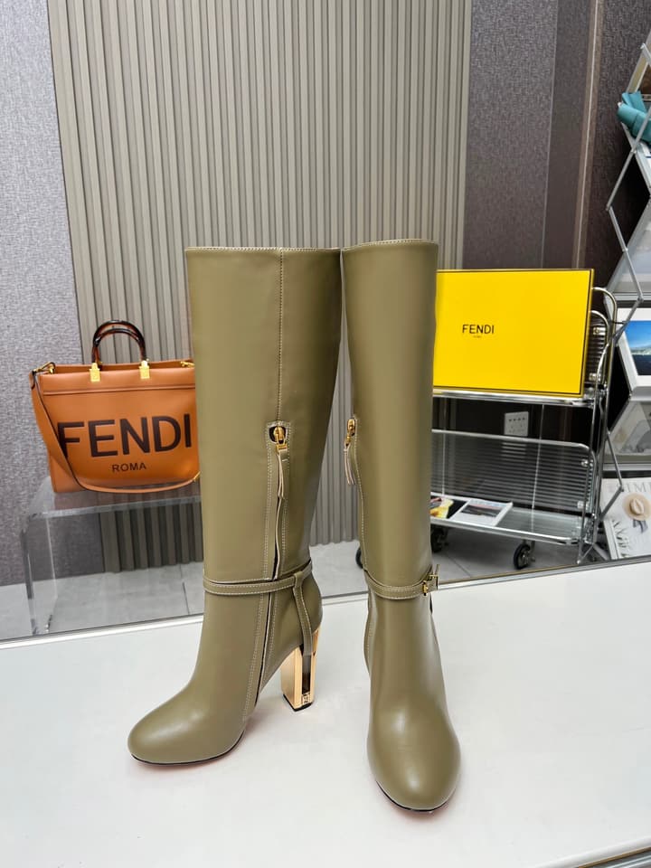 Fendi Delfina Runway Round Toe Boots in Black Leather Boots