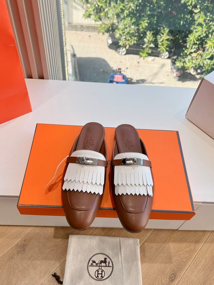 Hermès Calfskin Mules – 25SS/FW Collection in Black Embossed Leather With Silver Hardware