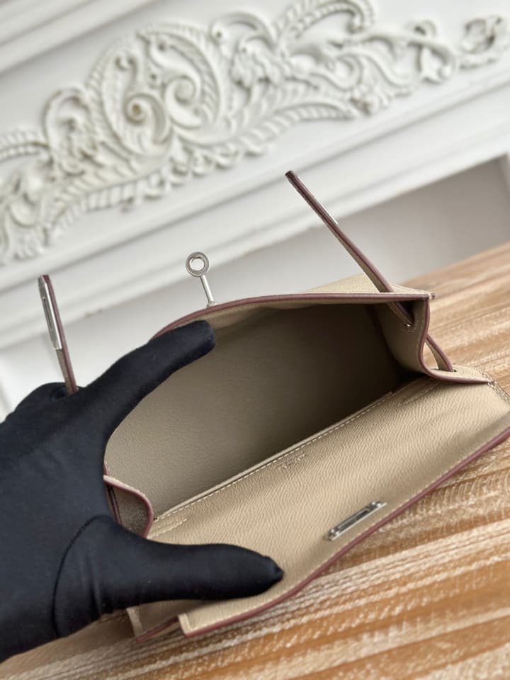 Hermès Kelly Mini Bag – 22cm in Cool Taupe