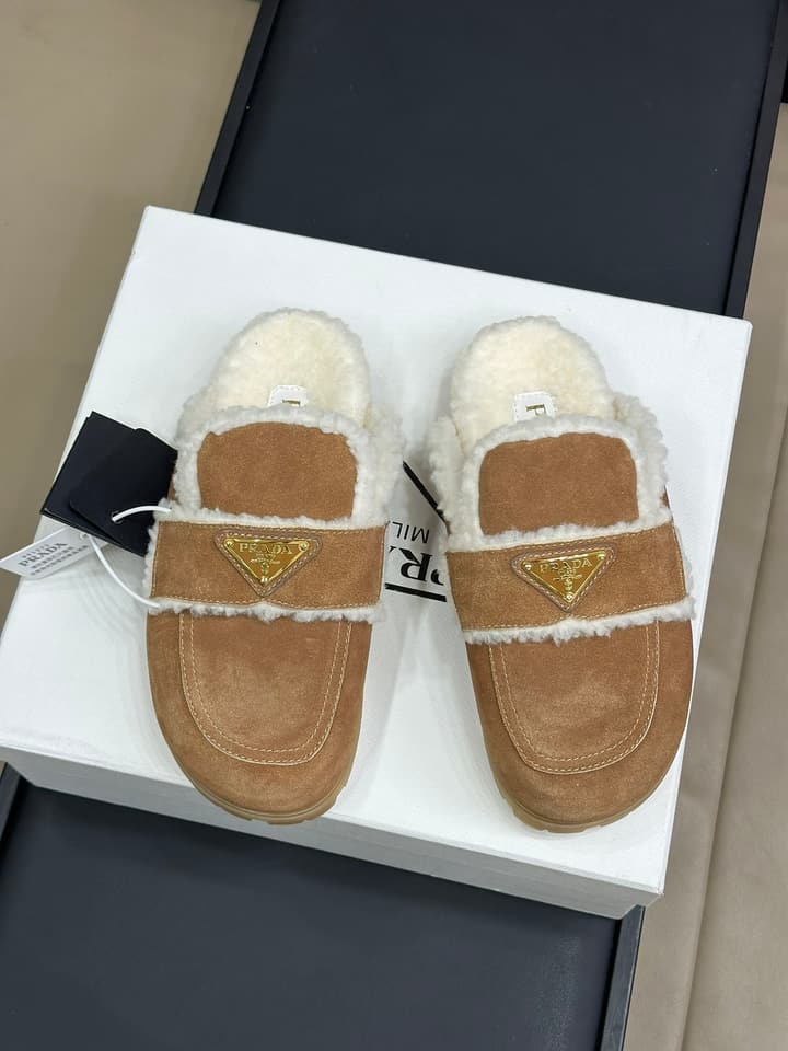 Prada FW24 Suede Fur Slippers – FW24 in Beige Suede