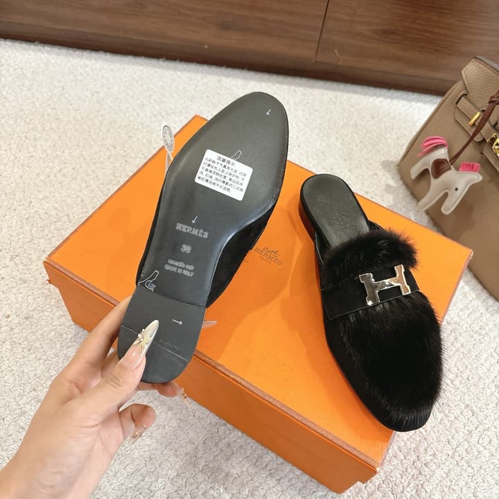 Hermès Mink Suede Loafers & Mules – Autumn/Winter Collection in Black Fur With Gold H