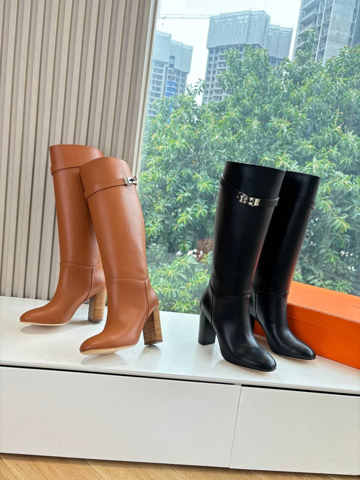 Hermès Classic Knee-High Boots – 2025FW in Assorted Buckle Riding Boots Display
