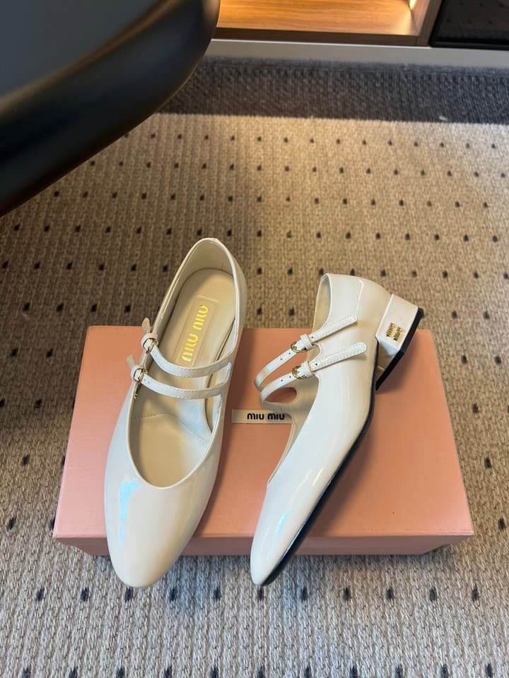 Miu Miu Pointed Toe Mary Jane Block Heels in Patent Black