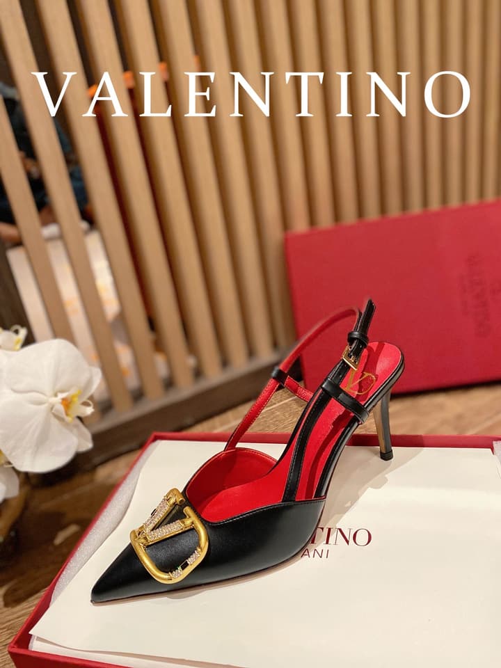 Valentino VLogo Signature Leather Pumps – 2022 Collection in Glossy Black With Red Lining