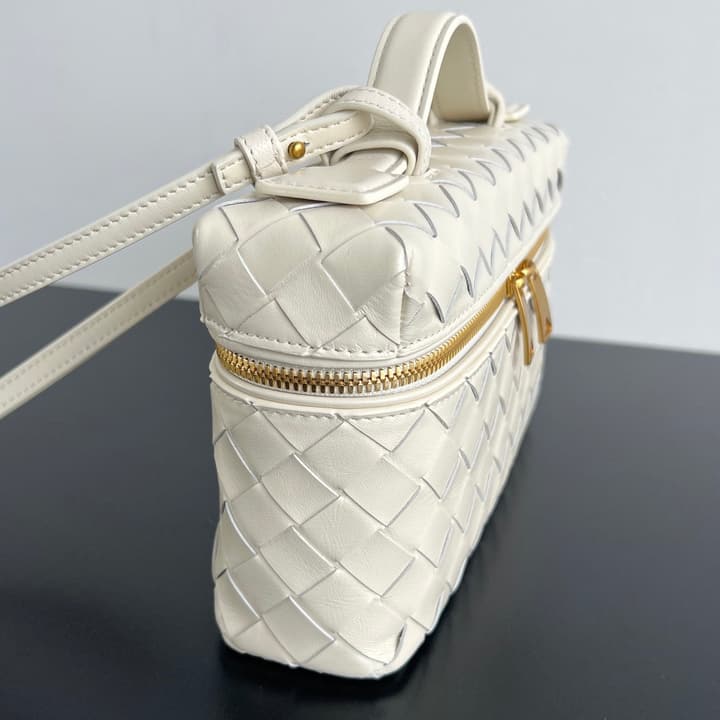 Bottega Veneta Intrecciato Vanity Case in Cream