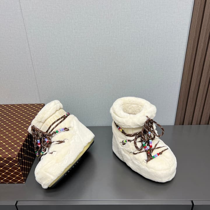 Moon Boot Y2K Fluffy Snow Boots – 2024FW in Cream Shearling