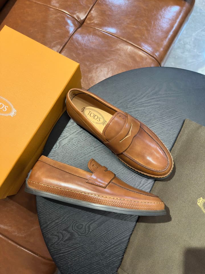 Tod's Gommino Calfskin Loafers in Charcoal Suede