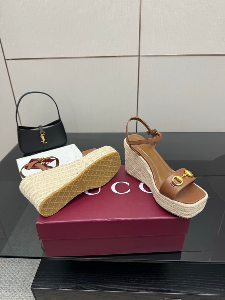 Gucci Horsebit Platform Sandals – 2025 Summer Collection in Black