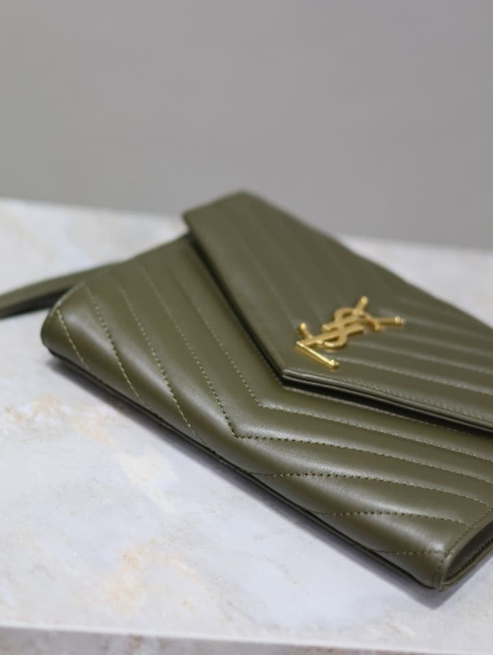 Saint Laurent LE CASSANDRE Lambskin Clutch Bag in Black
