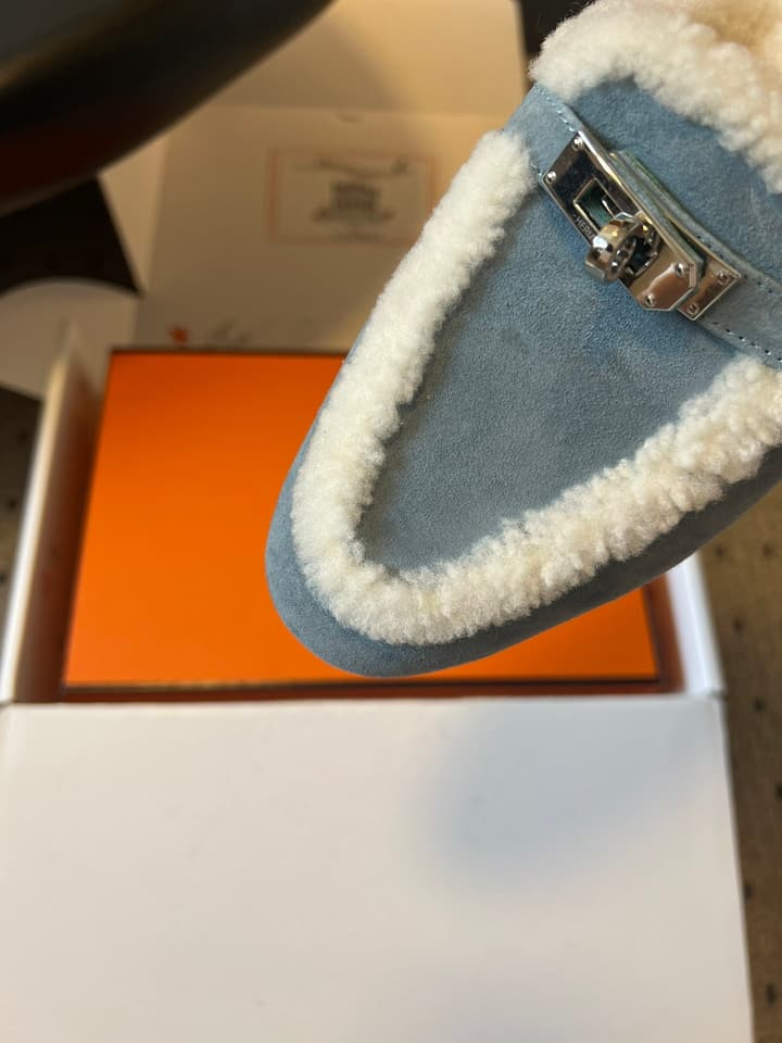 Hermès Leather Mules – 25FW in Black With White Fur