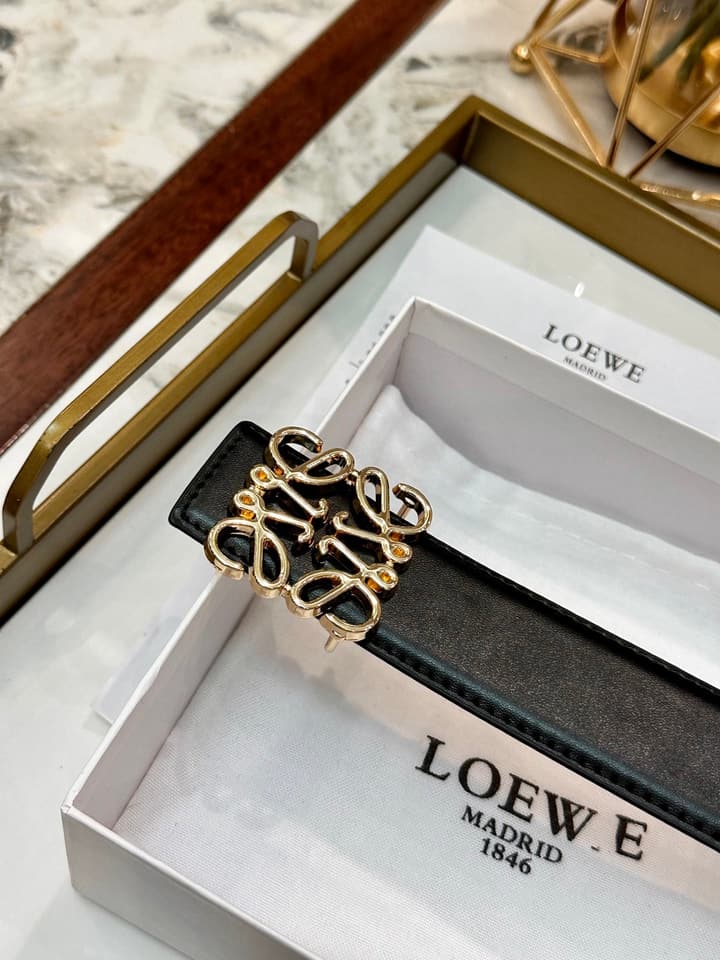 Loewe Classic Leather Belt – 4.0cm in Black With Gold Flat Buckle