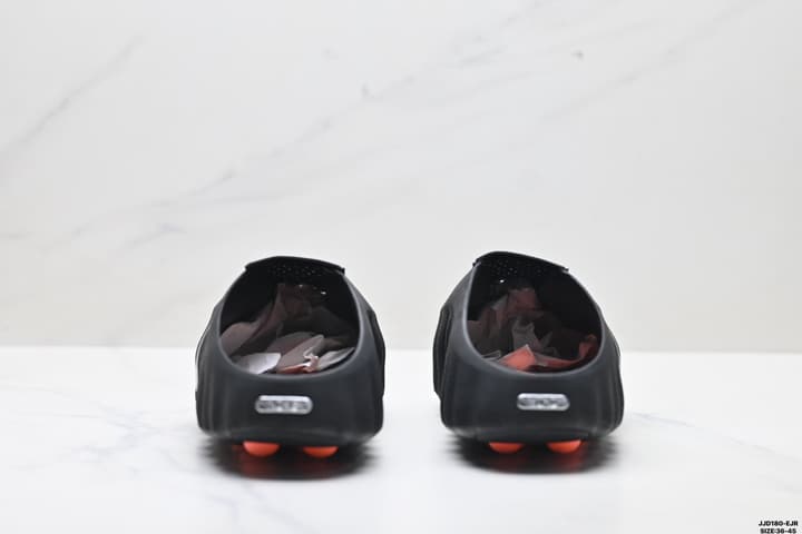 Nike Mind 001 Recovery Slide in Black And Orange