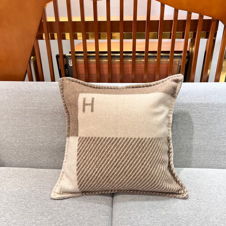 Hermès H Riviera Wool Cashmere Blanket in Beige And Brown Block