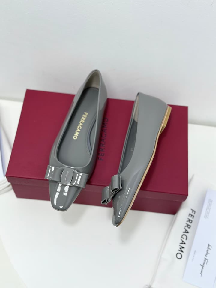 Ferragamo Vara Patent Leather Square Toe Pumps in Black Patent Leather (1cm Heel)