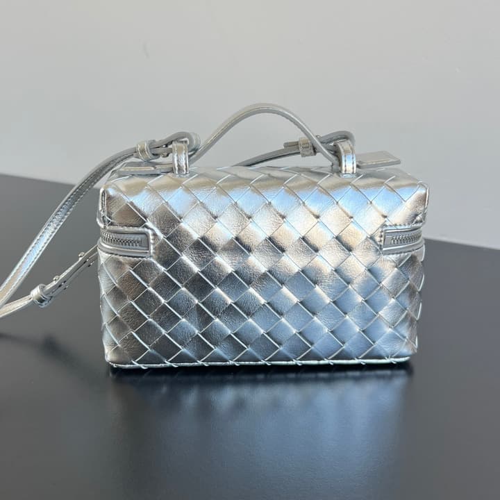 Bottega Veneta Intrecciato Vanity Case in Metallic Gold