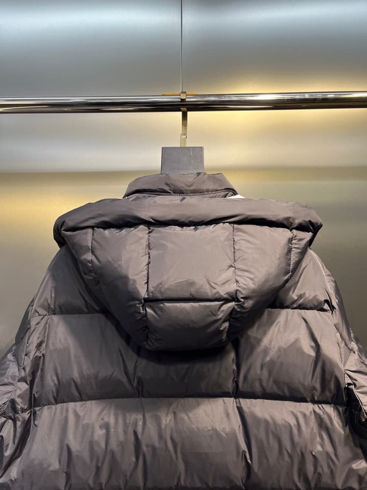 Gucci 1985 Autumn/Winter Down Jacket in Gold