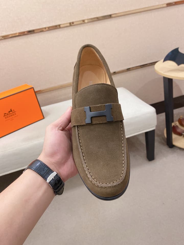 Hermès Business Casual Leather Loafers in Black Leather