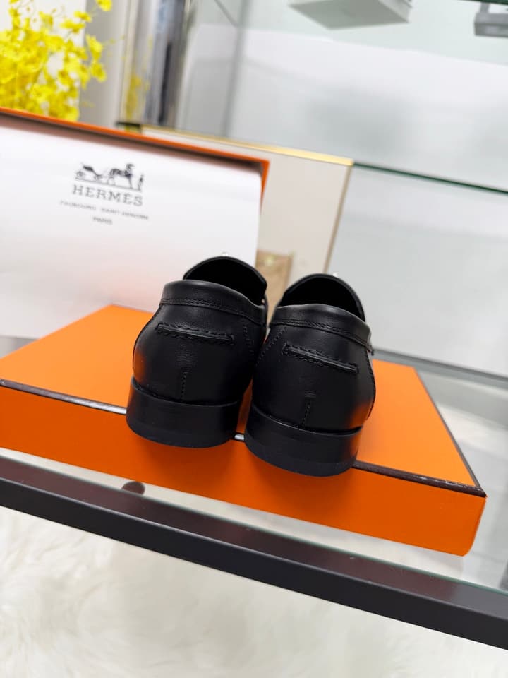 Hermès Classic Leather Sole Sandals in Black Smooth