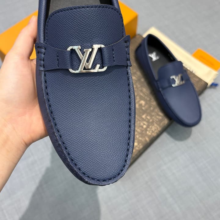 Louis Vuitton Men's Lizard-Embossed Driving Shoes in Black